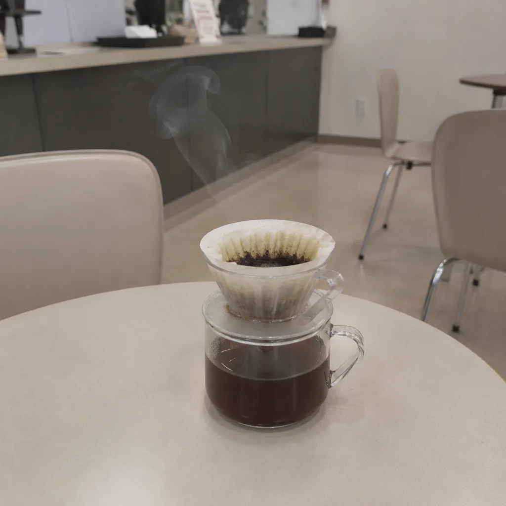 咖啡海报候选三:正面平光,咖啡壶缺少立体感